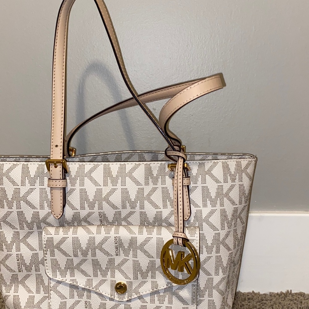 Michael Kors tote purse, MK design